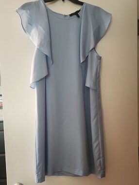 EUC BCBGMaxAzria Light Blue Ruffle Sleeve Midi Dress Size Medium